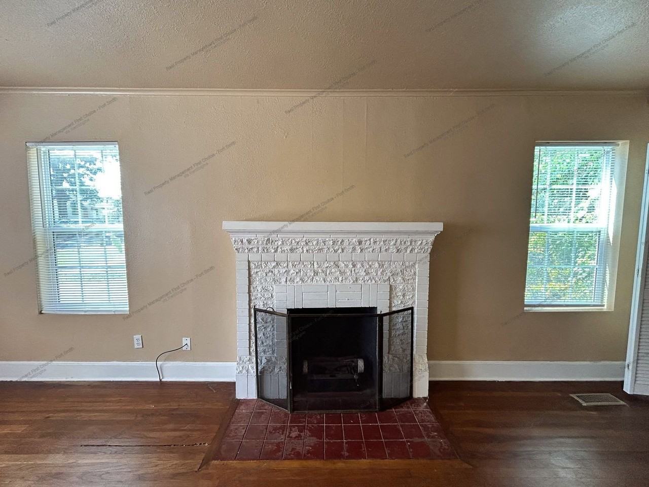 1008 S 23rd St - Photo 7 of 41