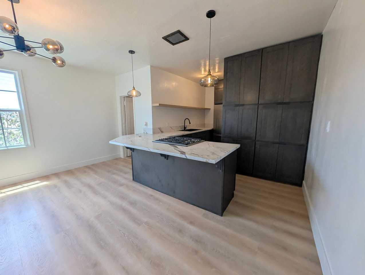 300 N Bonnie Brae St #302 - Photo 3 of 19