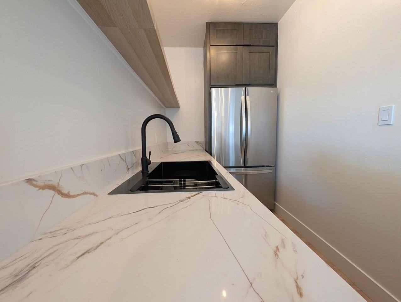 300 N Bonnie Brae St #302 - Photo 6 of 19