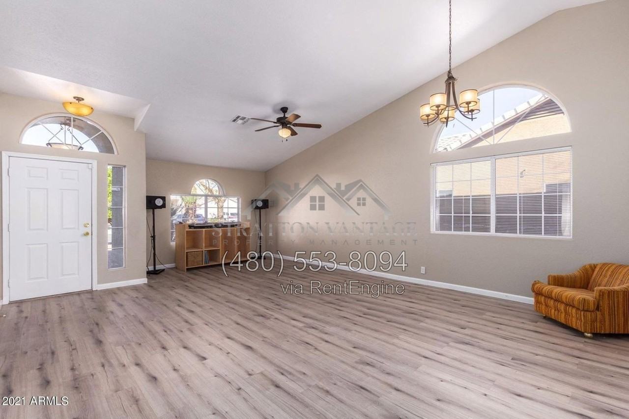 2195 E Sherri Dr - Photo 3 of 25