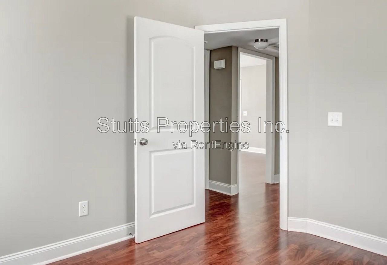 1246 Graham Ave #23 - Photo 5 of 10
