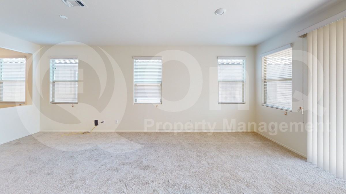 1108 S 5th St - Photo 4 of 19