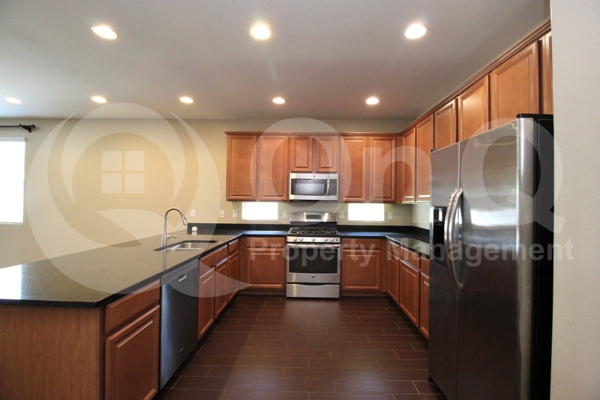 867 E Aberdeen Dr - Photo 4 of 33