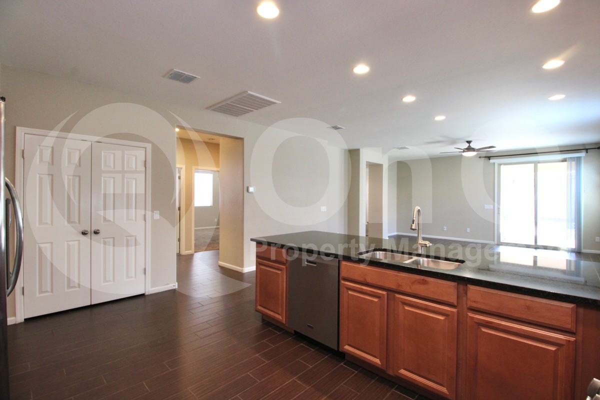 867 E Aberdeen Dr - Photo 6 of 33