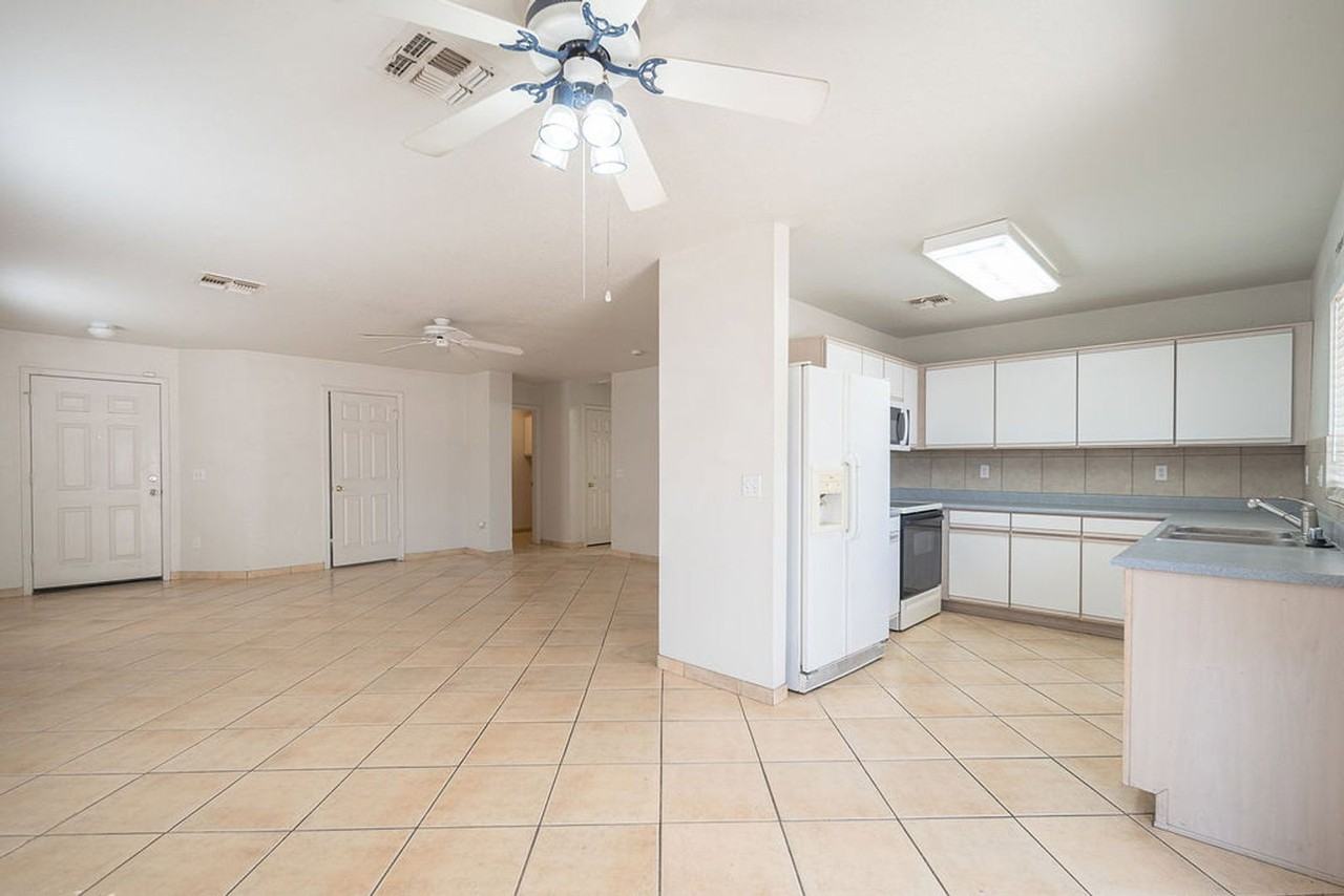 13628 W Fargo Dr - Photo 4 of 17