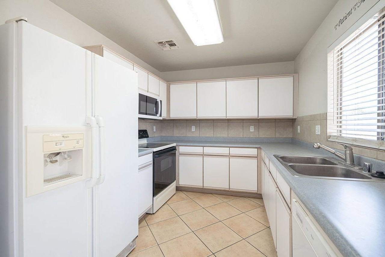 13628 W Fargo Dr - Photo 5 of 17