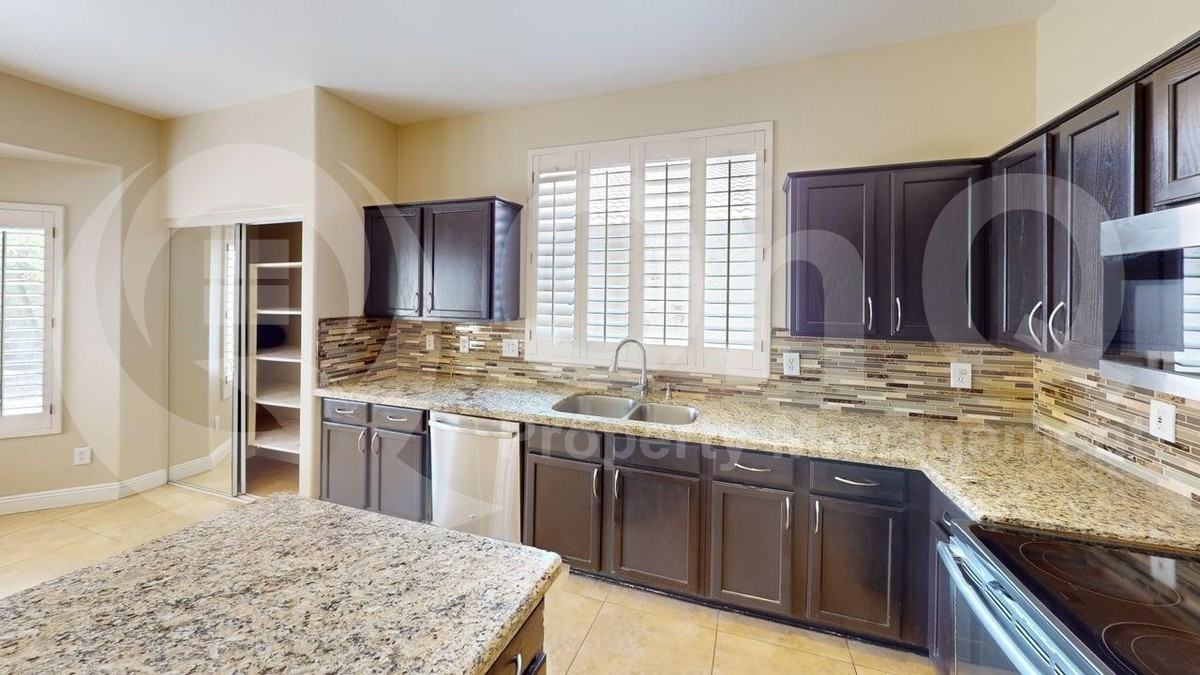 3211 E Behrend Dr - Photo 4 of 31