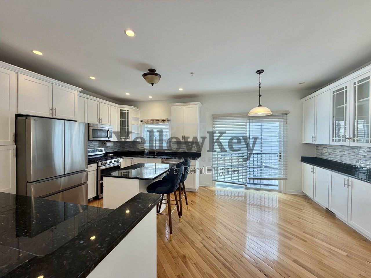 104 S Myrtle Ave - Photo 3 of 15