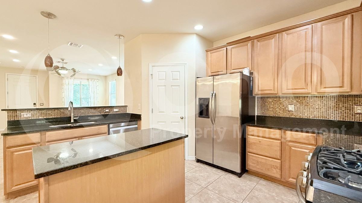 16325 N 73rd Dr - Photo 4 of 19