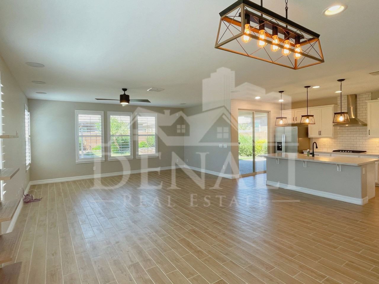 13648 N 144th Dr - Photo 4 of 32