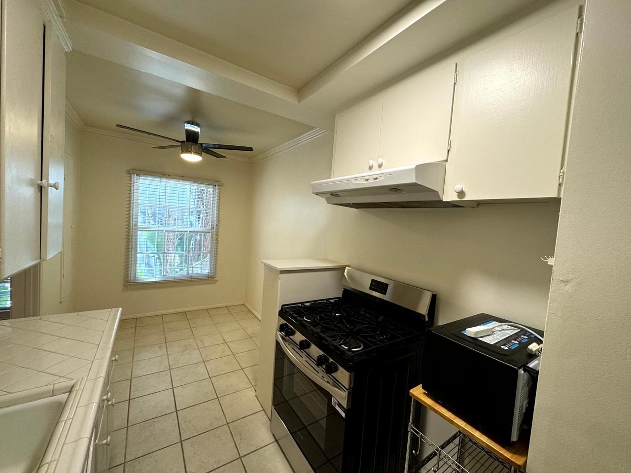 1271 N. Crescent Heights Blvd - Photo 3 of 50