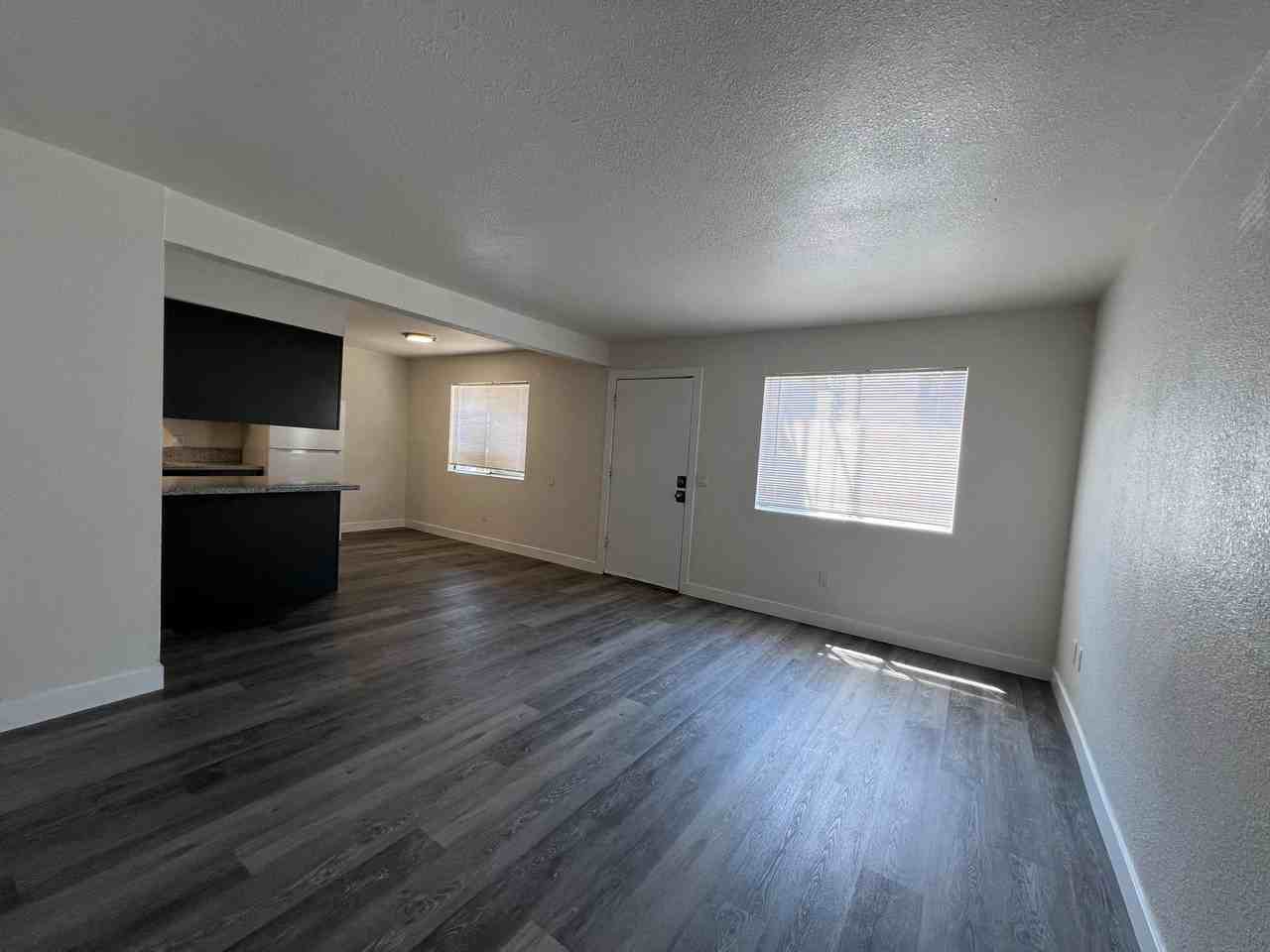709 E Houston Ave - Photo 5 of 22