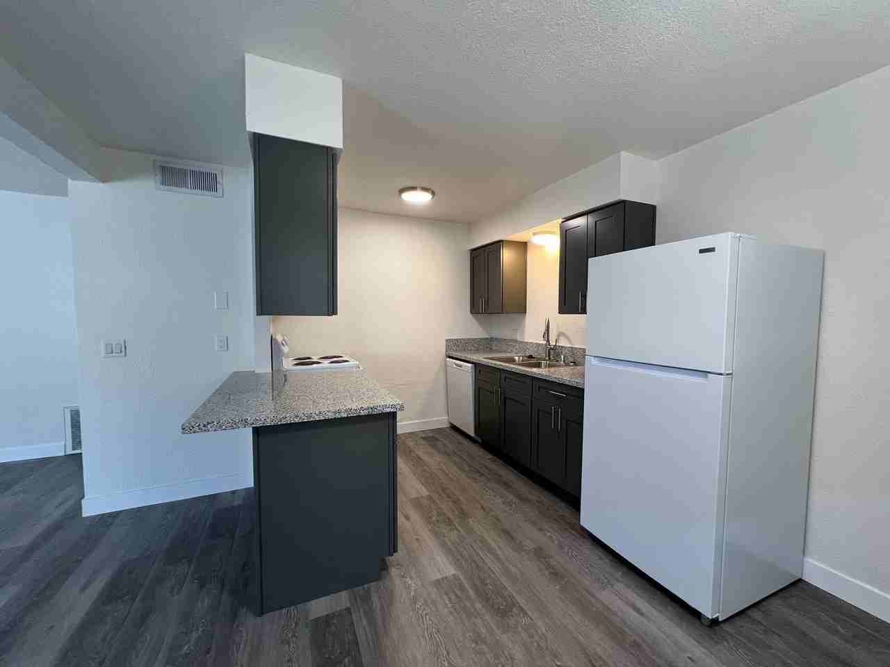 709 E Houston Ave - Photo 7 of 22