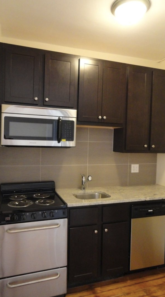 339 W Howard St #202 - Photo 2 of 9