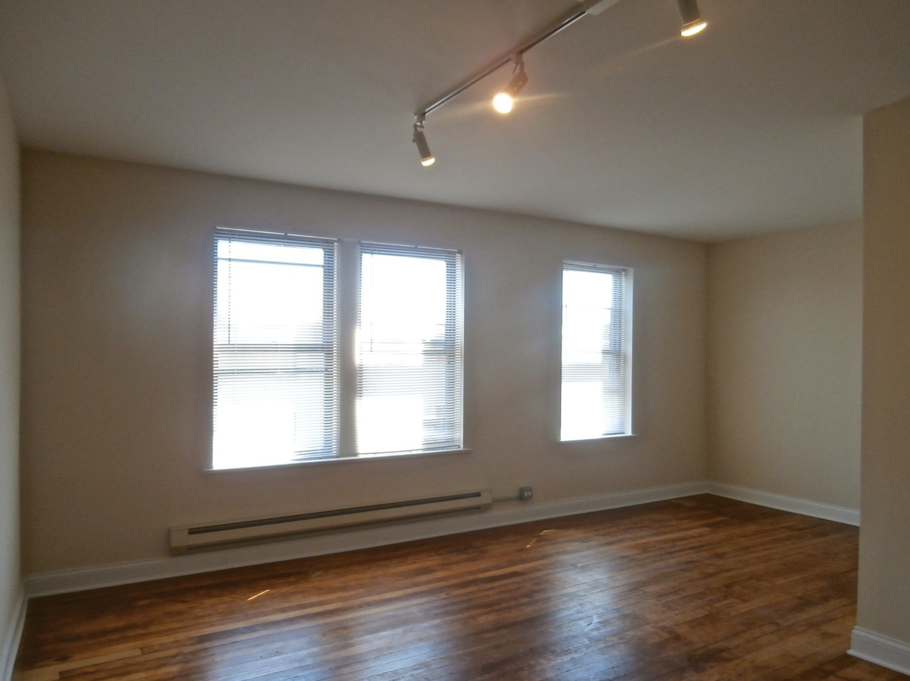 339 W Howard St #202 - Photo 5 of 9