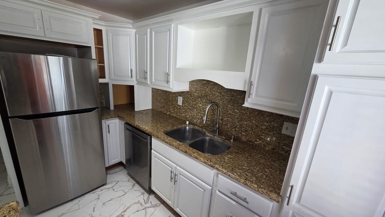 219 N Isabel St #5 - Photo 3 of 17