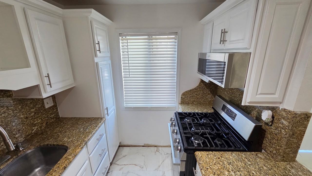 219 N Isabel St #5 - Photo 4 of 17