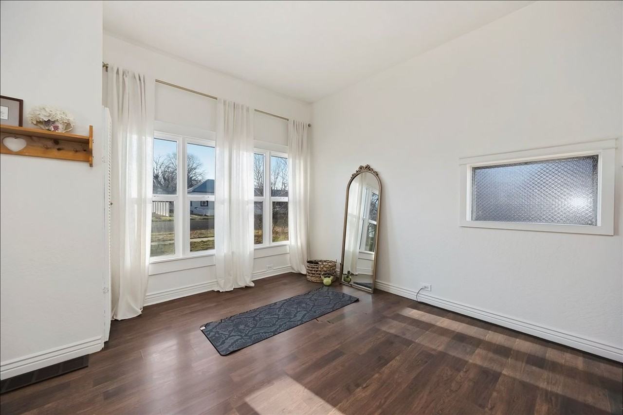 520 5th Ave N - Photo 4 of 32
