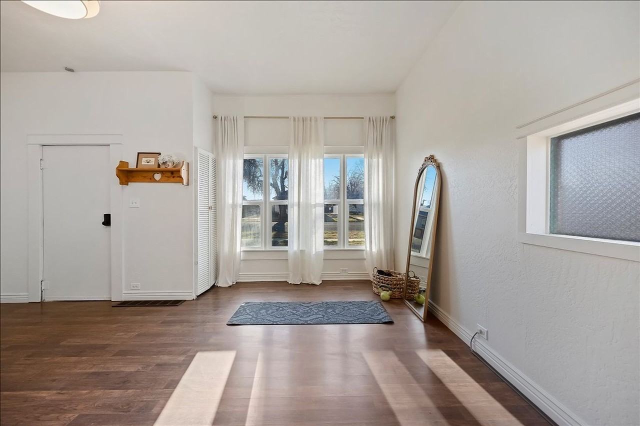 520 5th Ave N - Photo 5 of 32