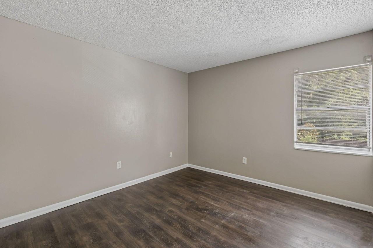 2401 Jammes Rd - Photo 3 of 16