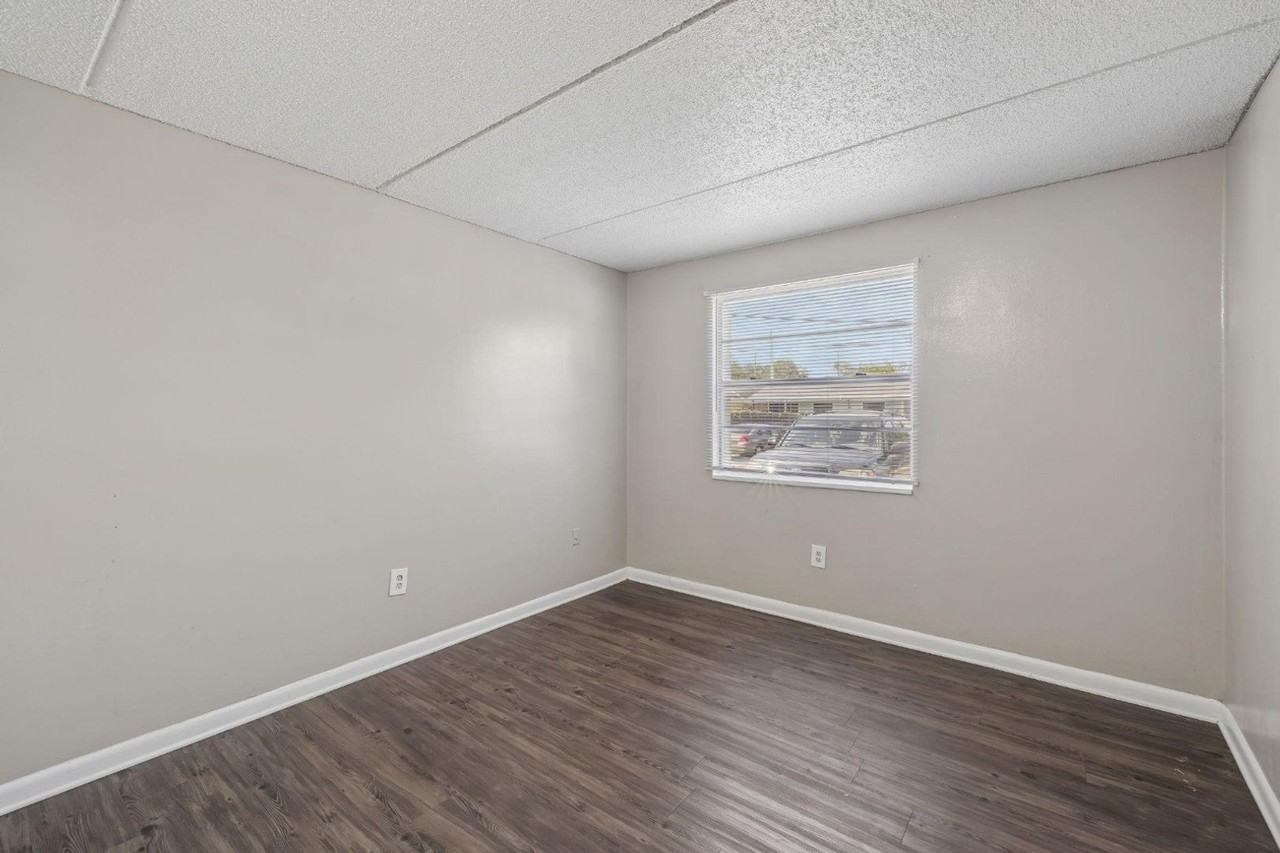 2401 Jammes Rd - Photo 5 of 16