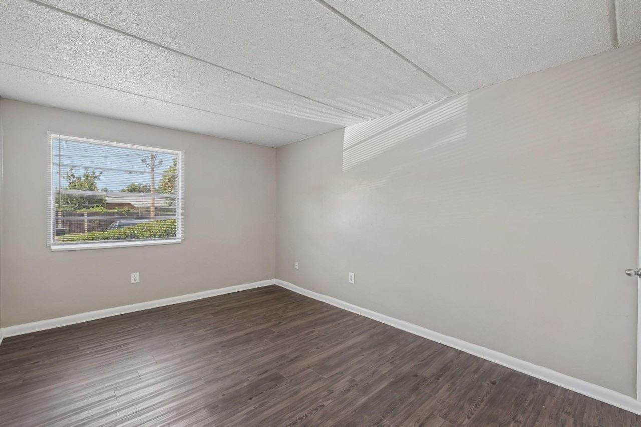 2401 Jammes Rd - Photo 7 of 16