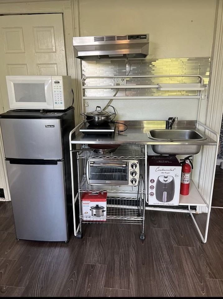 735 Hancock St #4