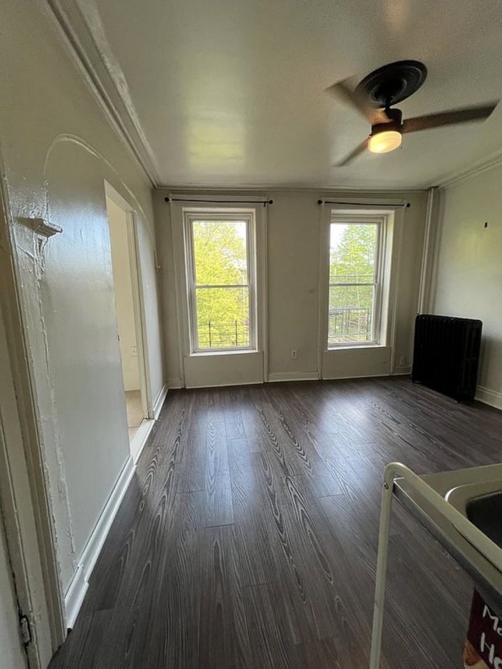 735 Hancock St #4 - Photo 4 of 9