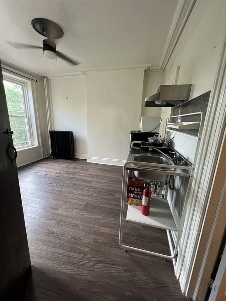 735 Hancock St #4 - Photo 5 of 9