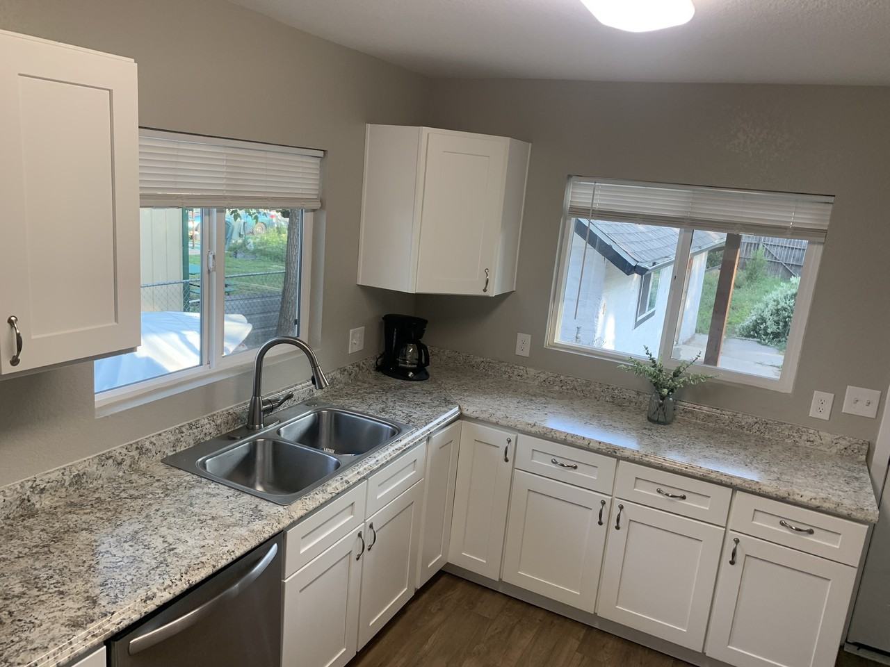 635 Maple St #NA - Photo 6 of 17