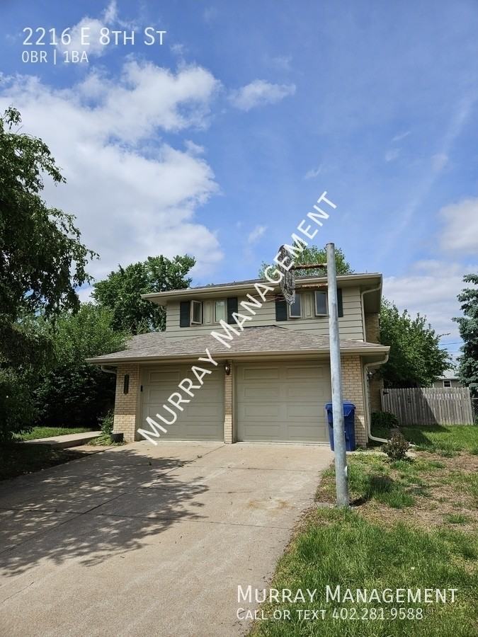 2216 E 8th St - Photo 2 of 12