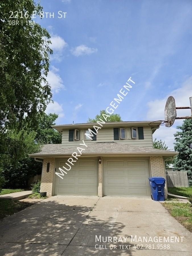 2216 E 8th St - Photo 3 of 12