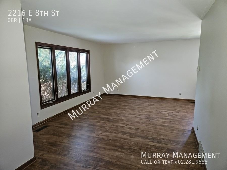 2216 E 8th St - Photo 5 of 12