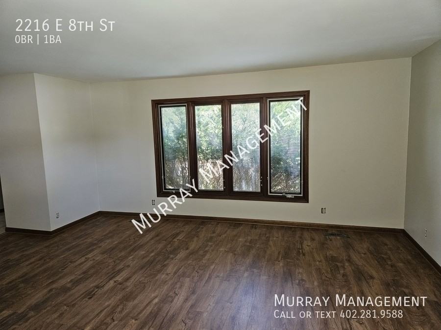 2216 E 8th St - Photo 6 of 12