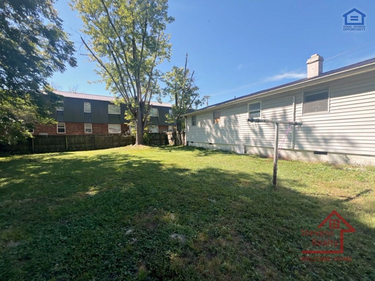 325 N Franklin Ave - Photo 2 of 25