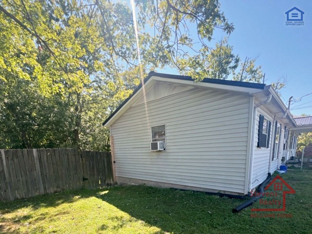 325 N Franklin Ave - Photo 3 of 25