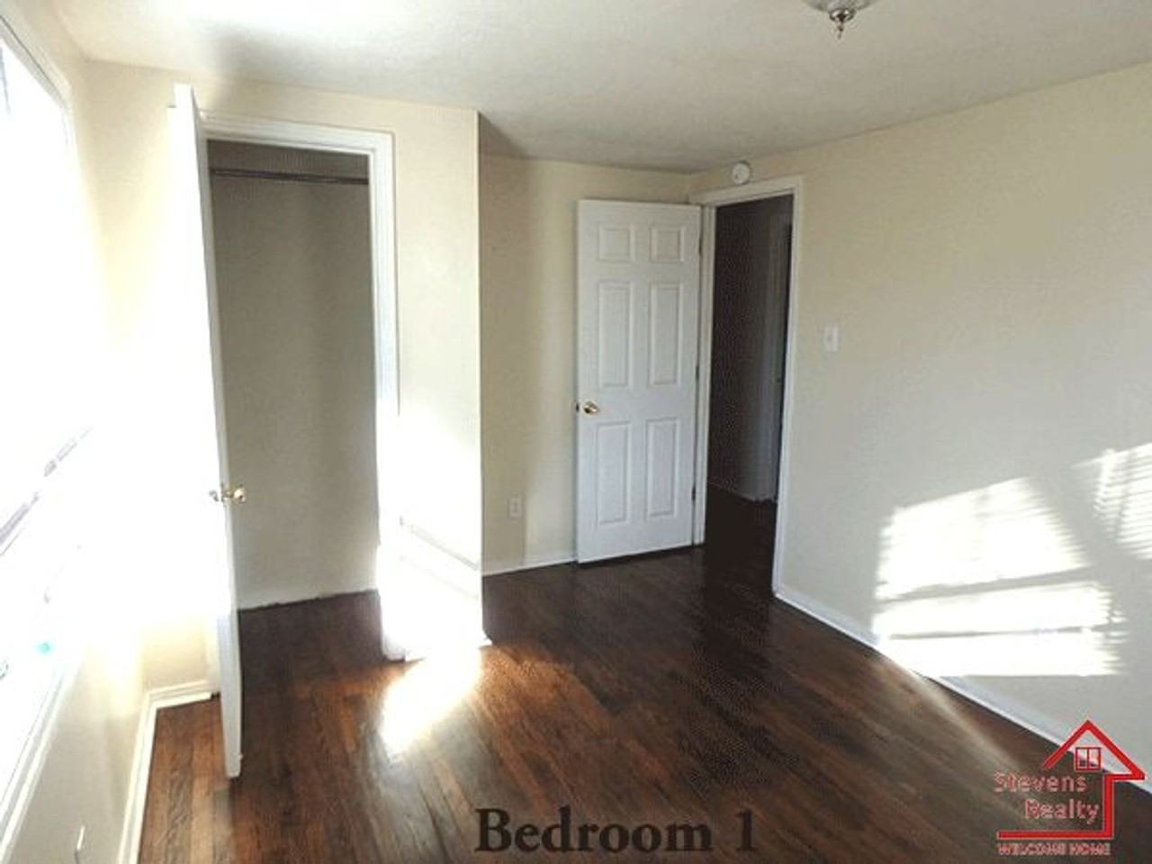 325 N Franklin Ave - Photo 5 of 25