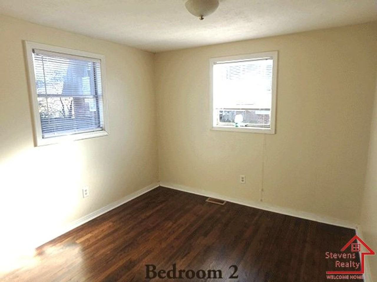 325 N Franklin Ave - Photo 6 of 25