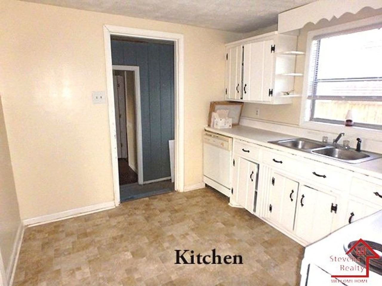 325 N Franklin Ave - Photo 2 of 26