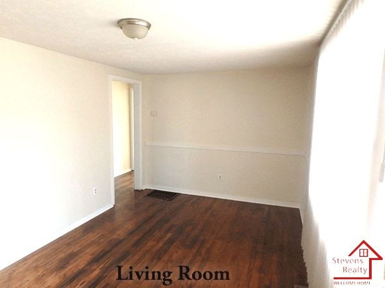 325 N Franklin Ave - Photo 3 of 26