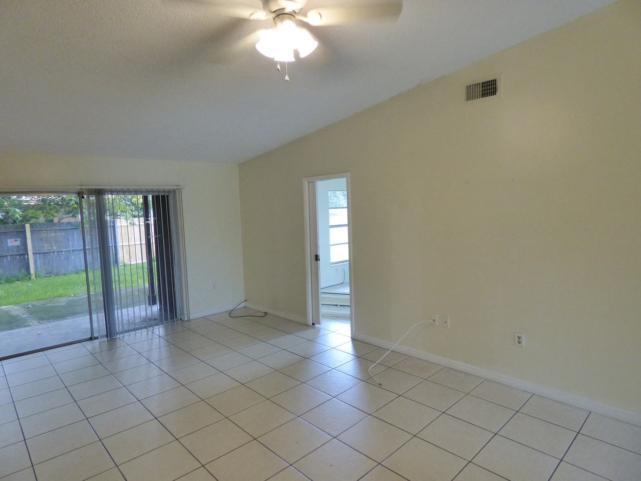 3122 Lorry Ln - Photo 3 of 9
