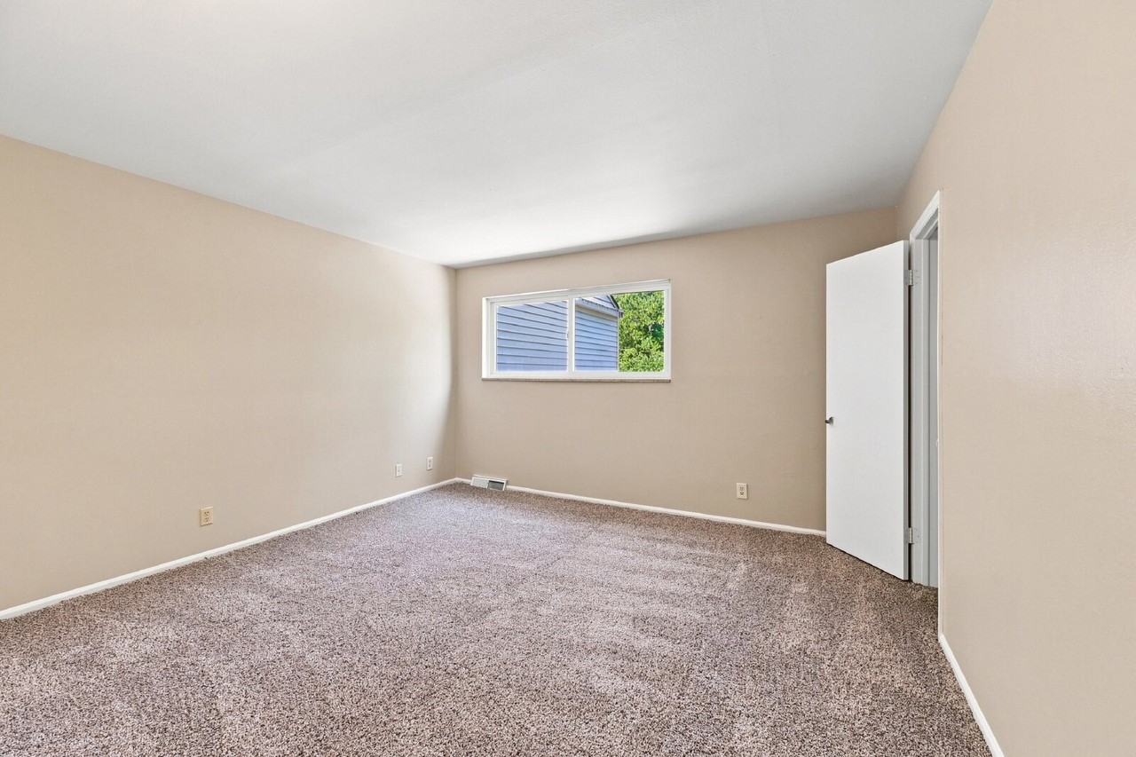 4346 W Pondview Dr - Photo 4 of 35