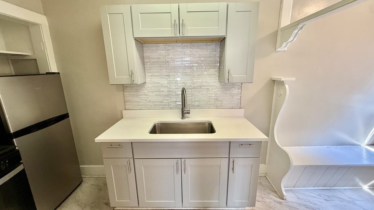 1212 N Corona St #1 - Photo 5 of 21