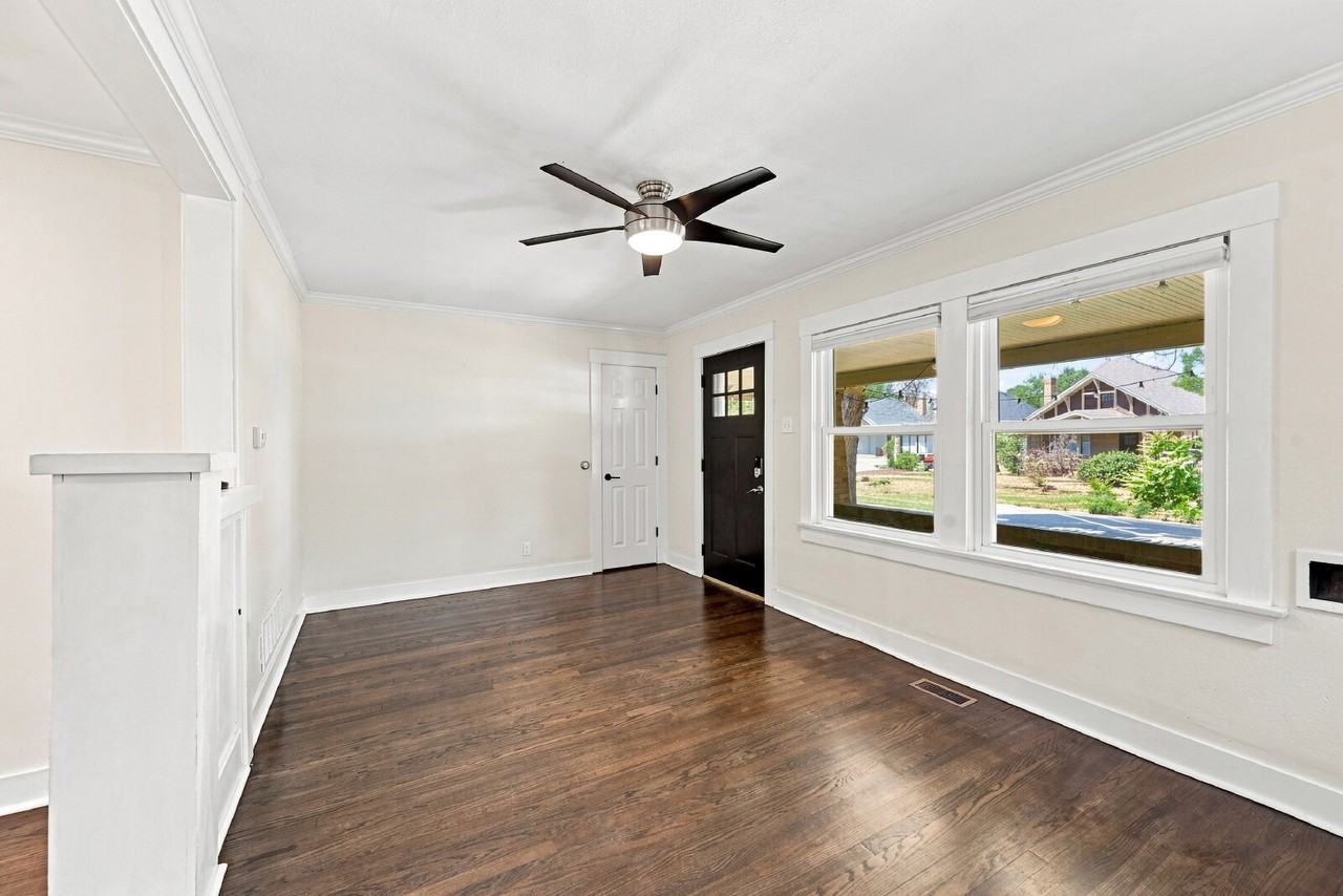 2630 N York St - Photo 4 of 34