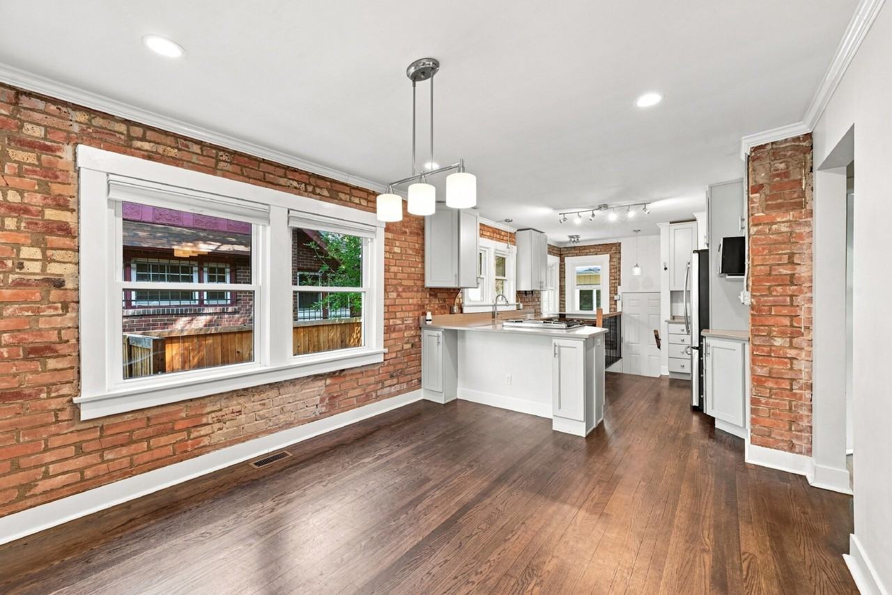 2630 N York St - Photo 5 of 34