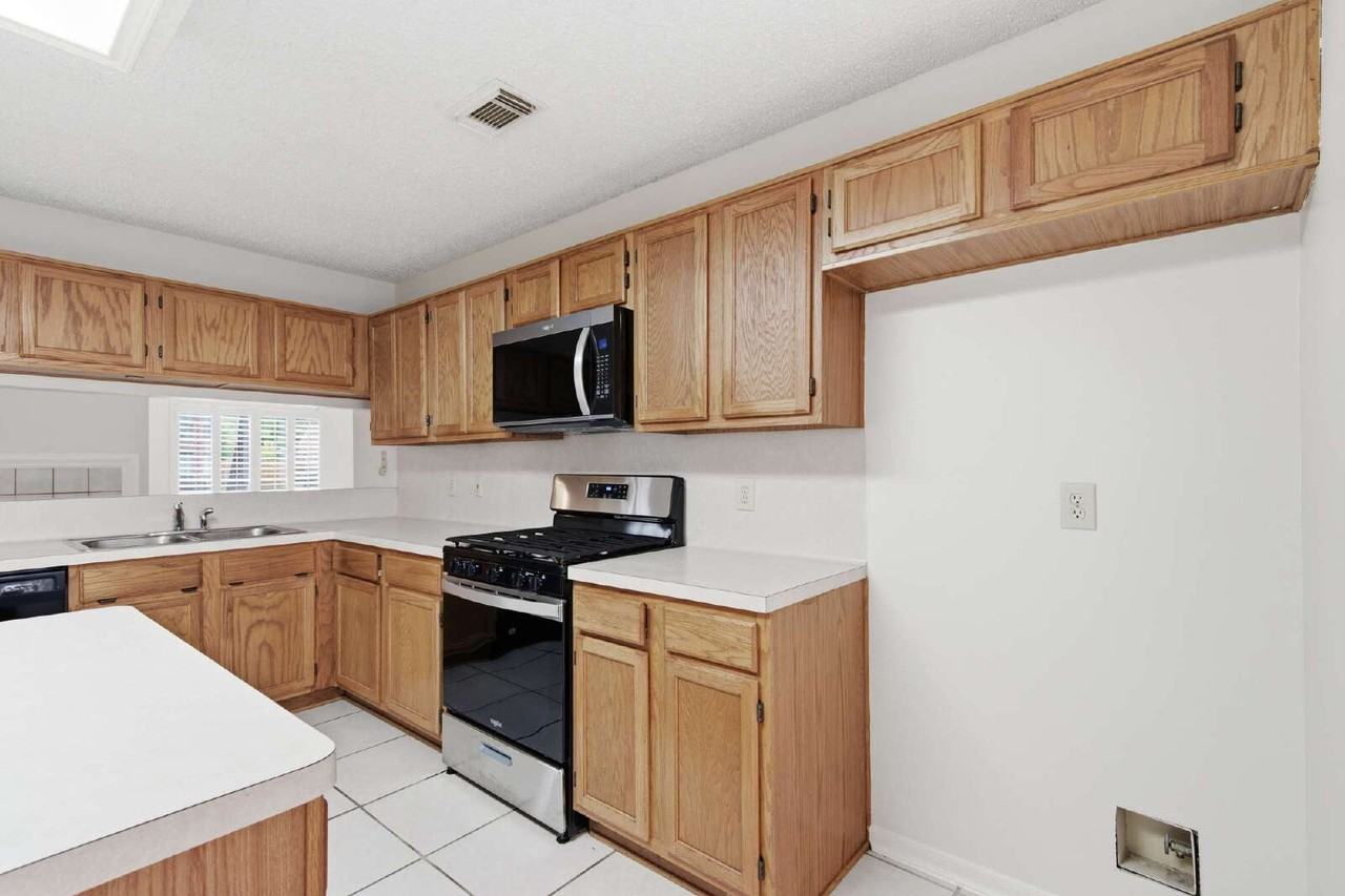8926 Village Hills Dr - Photo 3 of 23