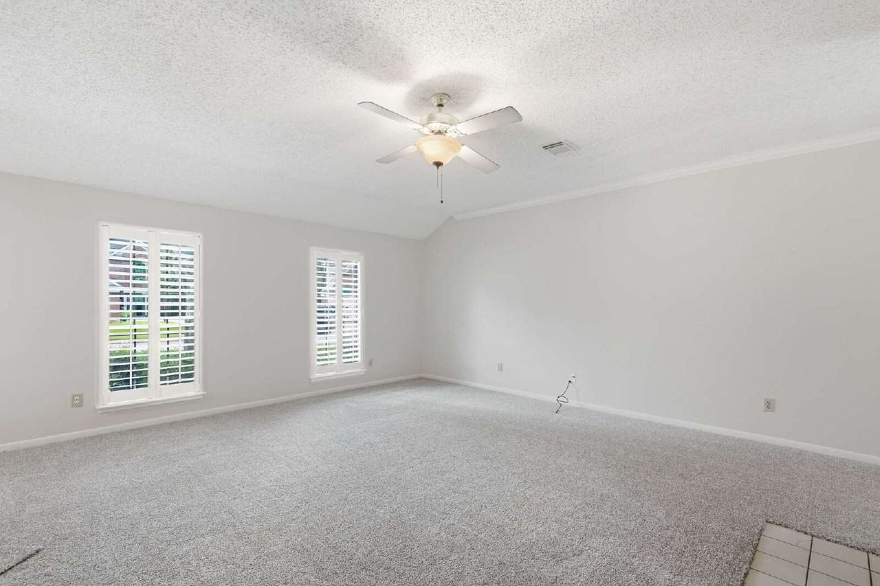 8926 Village Hills Dr - Photo 6 of 23