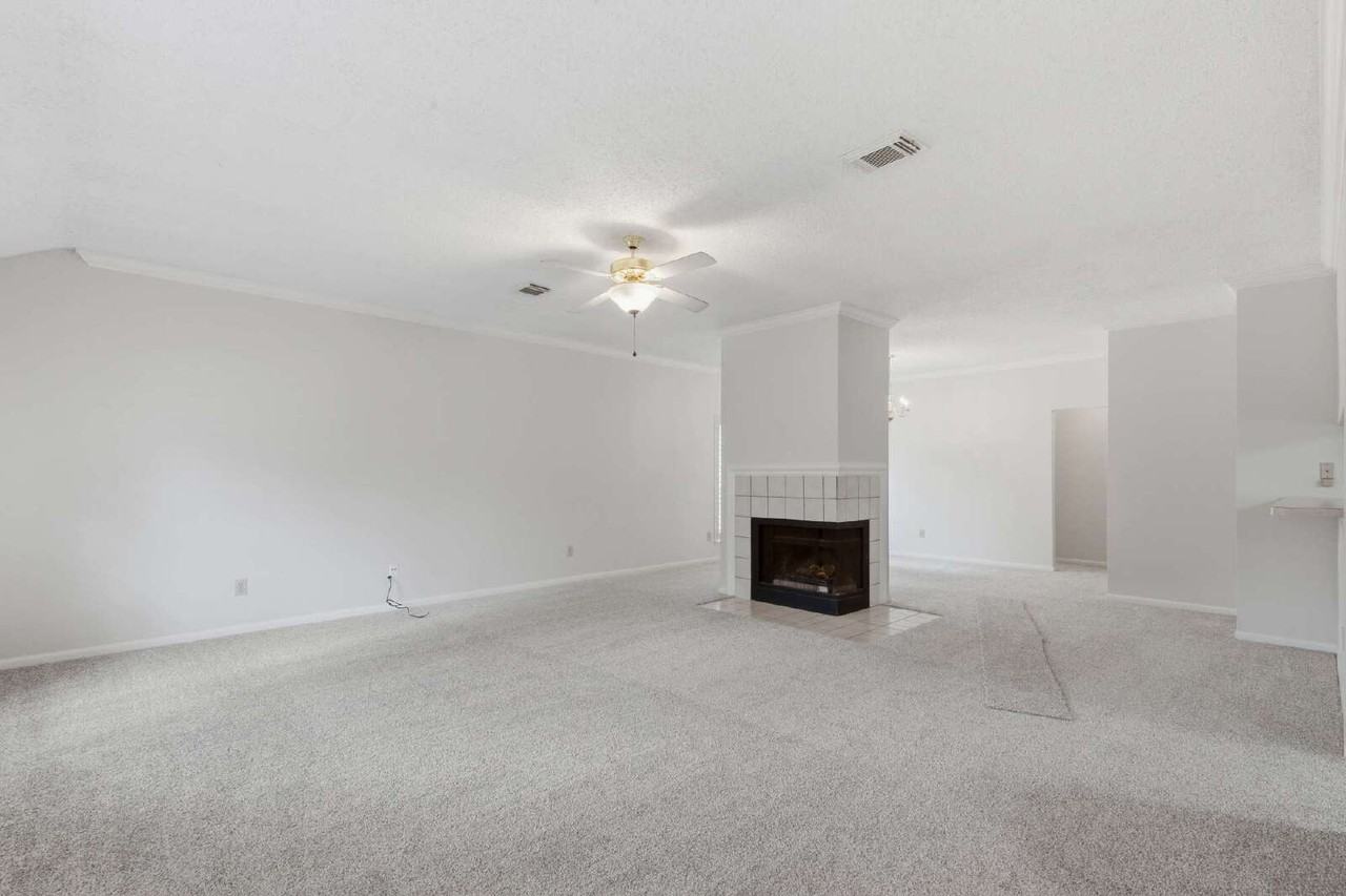8926 Village Hills Dr - Photo 7 of 23