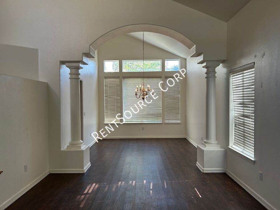 3210 Lantana Ct - Photo 4 of 36