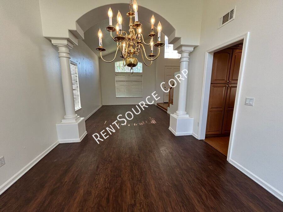 3210 Lantana Ct - Photo 5 of 36